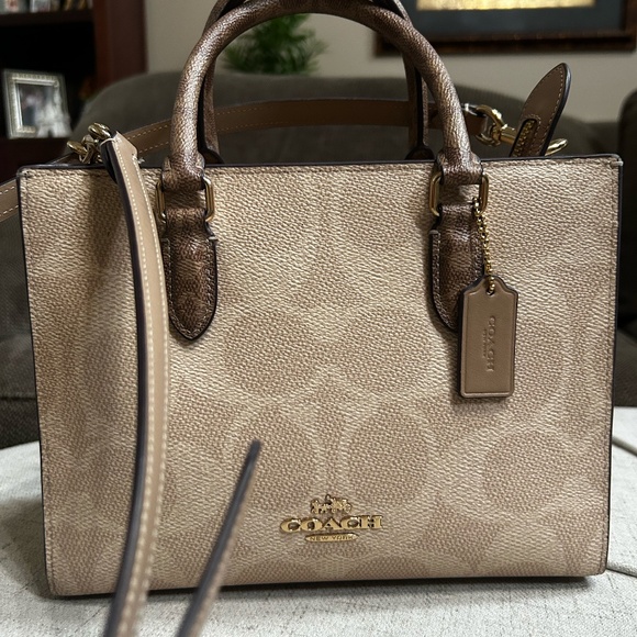 Maggie Small Tote Bag In Blocked Signature Canvas - Picture 1 of 8